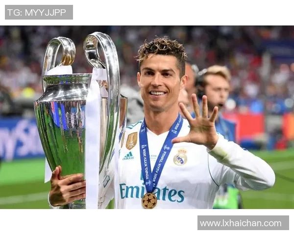 足球巨星赛场外展现温柔一面感动无数球迷心灵深处